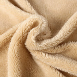 Veliki i visoki muški kaput od baršuna s kapuljačom