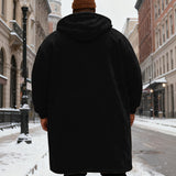 Veliki i visoki muški kaput od baršuna s kapuljačom