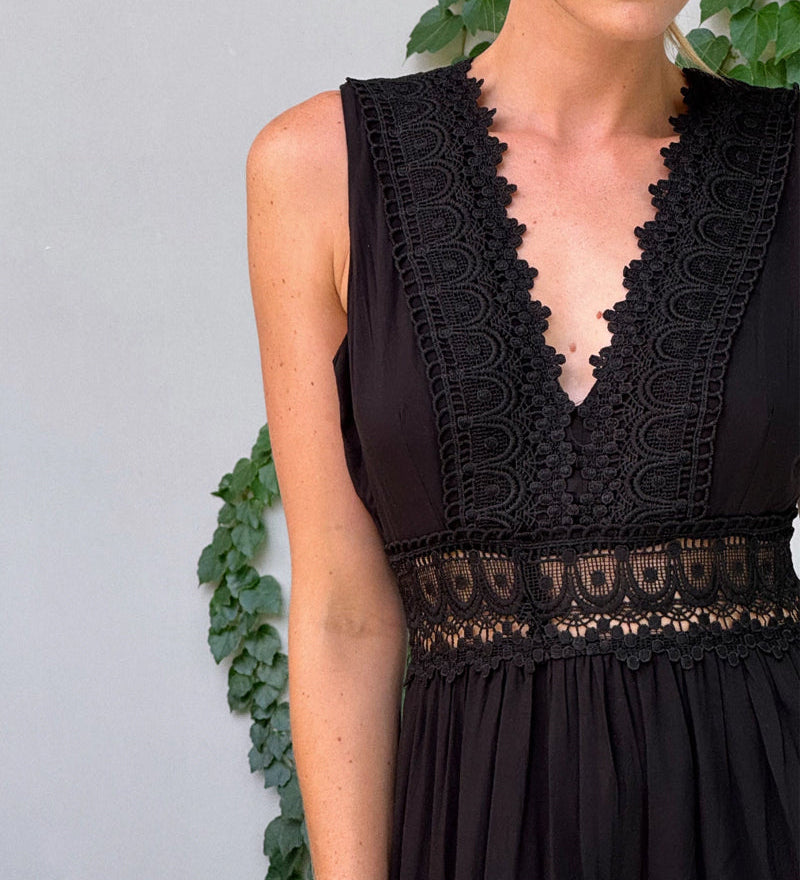 Aurélie™ | Elegantna čipkasta haljina s V-izrezom