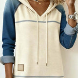 Prugasta haljina s kapuljačom u kombinaciji boja