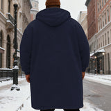 Veliki i visoki muški kaput od baršuna s kapuljačom