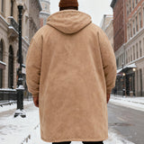 Veliki i visoki muški kaput od baršuna s kapuljačom