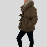 Karly – Kratka Puf Jakna s Remenom